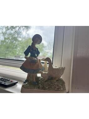 Chadwick Miller 1974 Sankyo Japan Girl Feeding Ducks Ceramic Music Box  7" tall